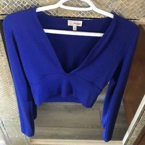 Crop style Wilfred light sweater material.  Super soft. New condition